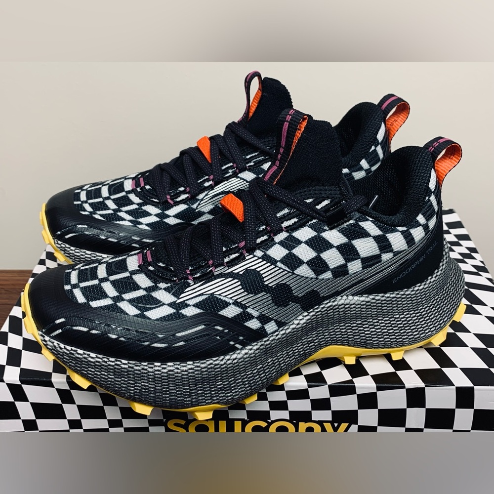 RARE New SAUCONY Endorphin Trail Black & White Checkered Running Shoes Womens 7